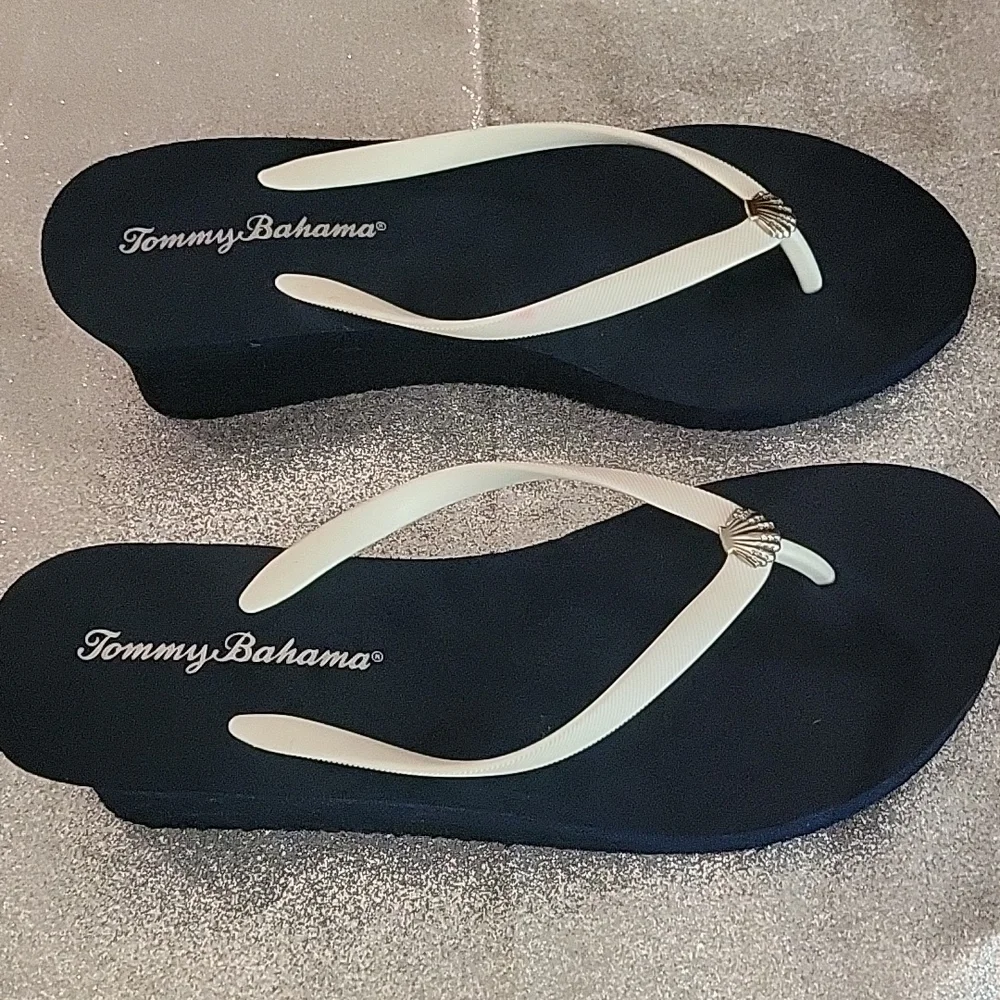 Tommy Bahama Size 10 Navy Flip Flops - Picture 6 of 6